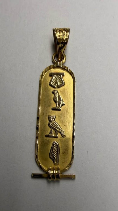 ✨ Dije de Oro 18K con diseño de jeroglíficos ✨