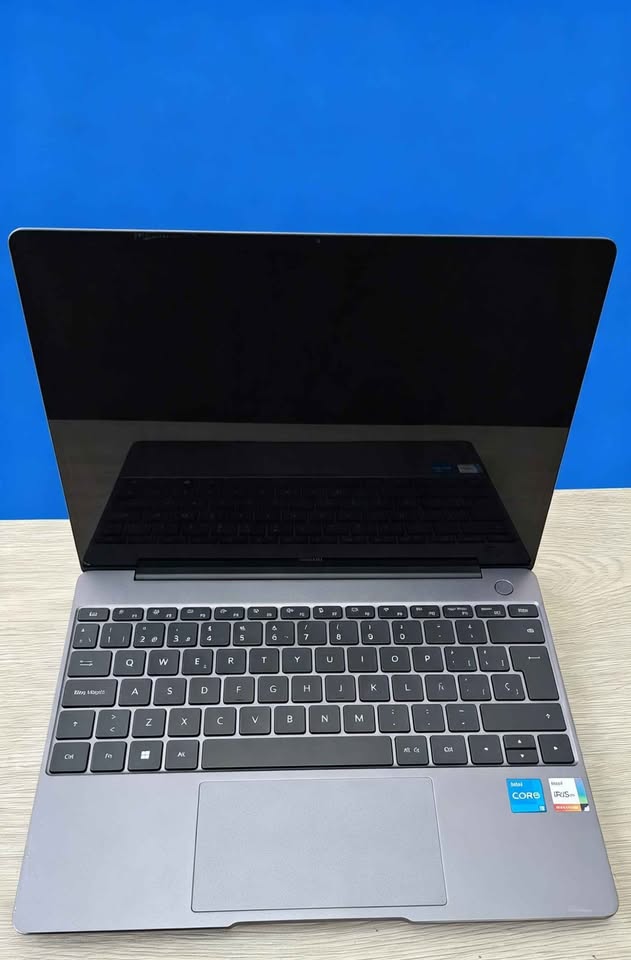 LAPTOP HUAWEI 120GB 8 RAM