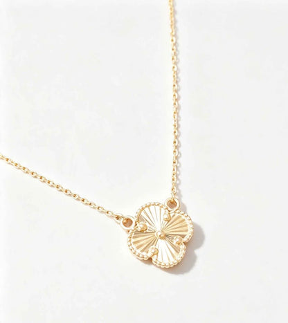 Oro cadena con flor 10k 2g