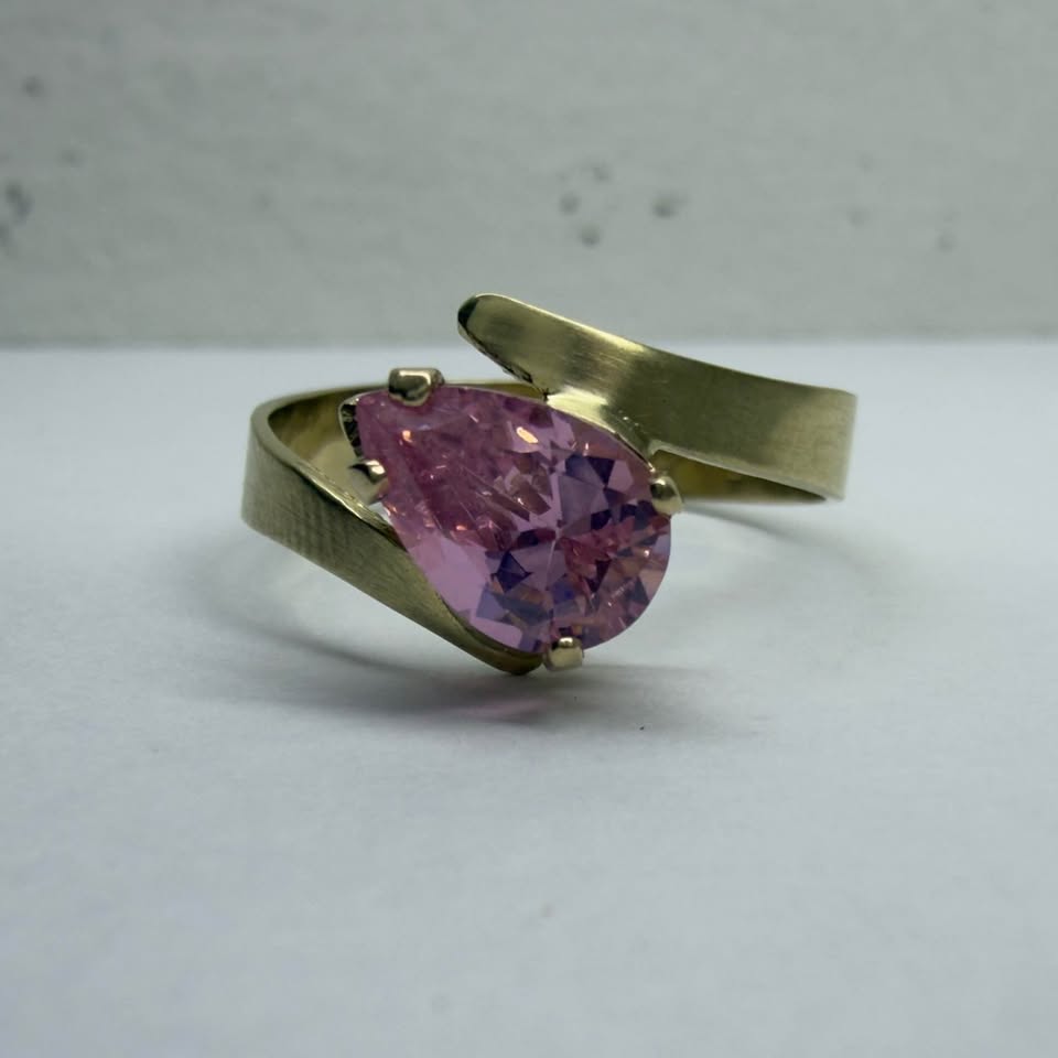 💗 Anillo de Oro 10K con Piedra Rosa | 2.6 g | Talla #9