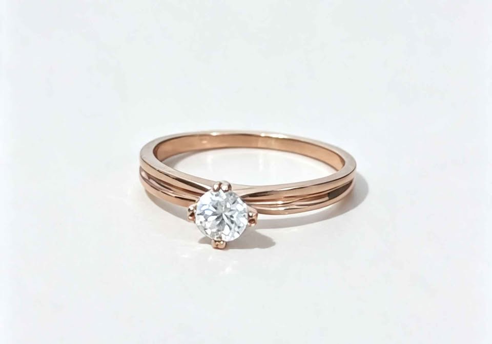 Oro anillo piedra 10k 1.8g