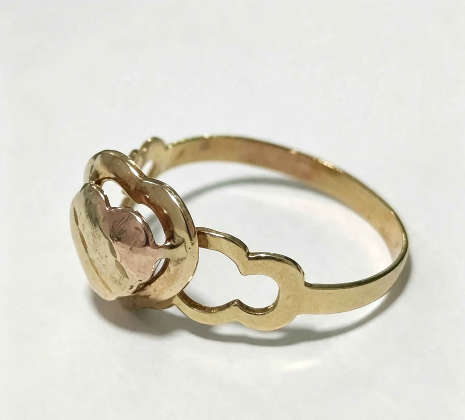 Oro anillo corazón 10k 1.3g
