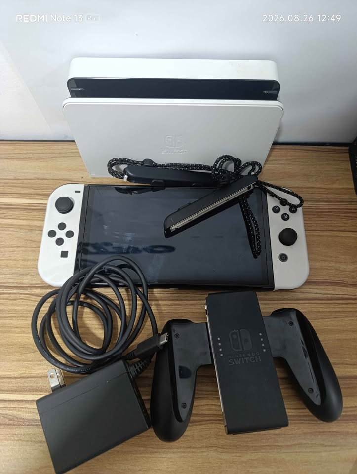 Nintendo Switch Oled con accesorios