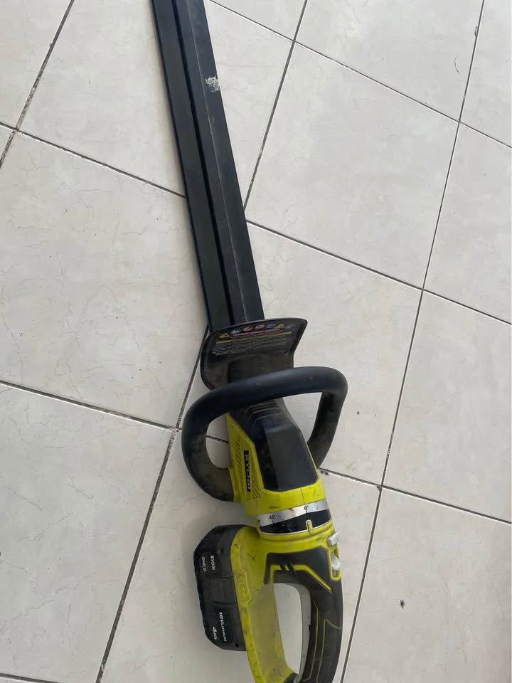 Cortasetos Inalámbrico Ryobi-USADO
