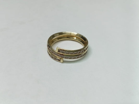 ✨ Anillo de Oro con Piedras Sintéticas – Talla 6.5 ✨