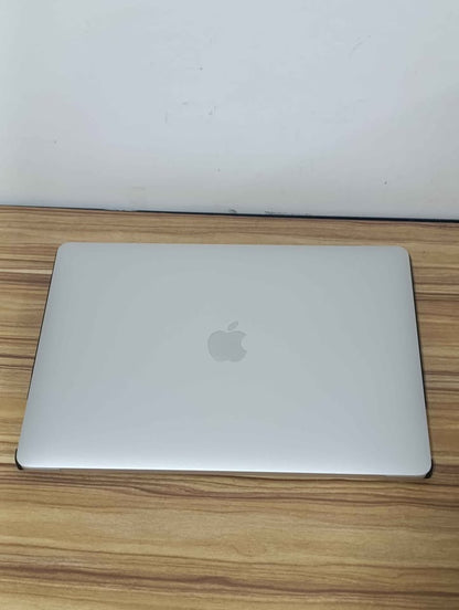 ✨ MacBook Pro 2020 – 16 GB RAM / 245 GB SSD ✨ USADA