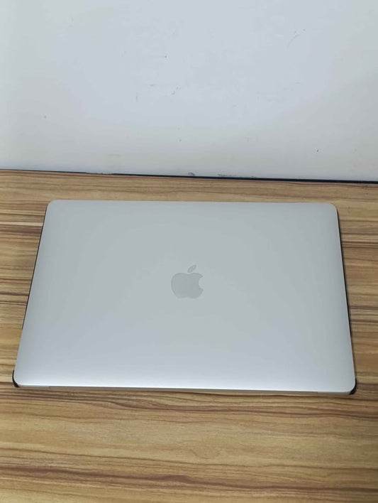 ✨ MacBook Pro 2020 – 16 GB RAM / 245 GB SSD ✨ USADA