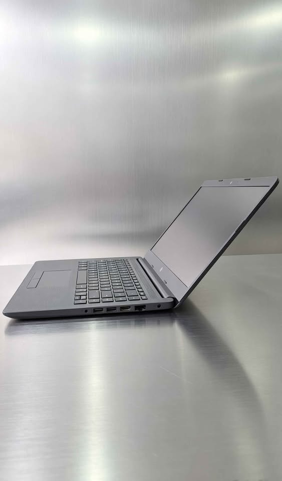 LAPTOP HP RYZEN 3 245 SSD 8 RAM