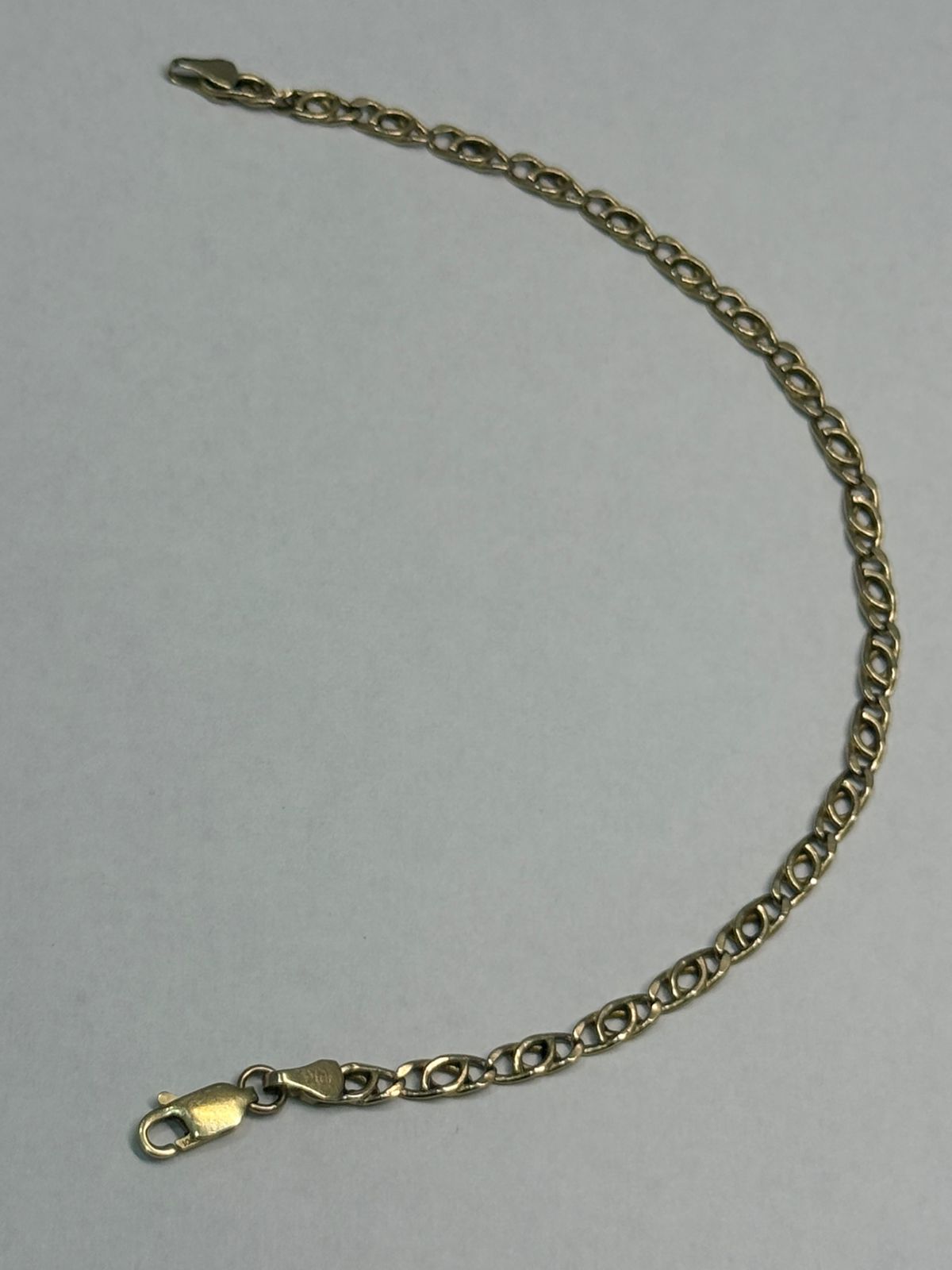 PULSERA HECHURA ESPECIAL EN ORO DE 10 K 18 CM 2.2 GR