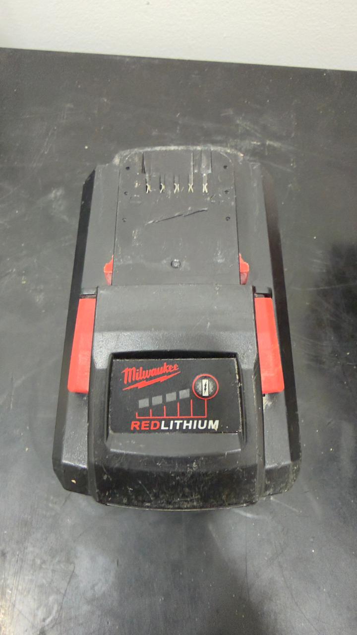 SIERRA CIRCULAR MILWAUKEE INALAMBRICO CON BATERIA (SIN CARGADOR)