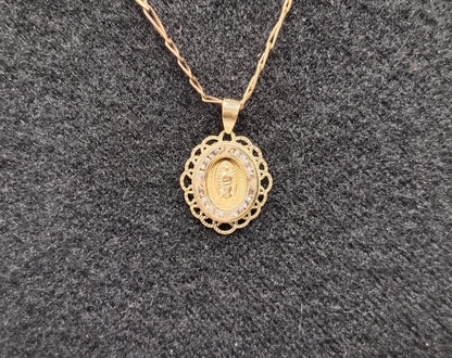Cadena con dije de virgen ORO 10k peso 4gr, usado