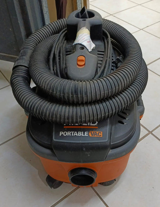 Aspiradora RIDGID 4 GALONES, usado
