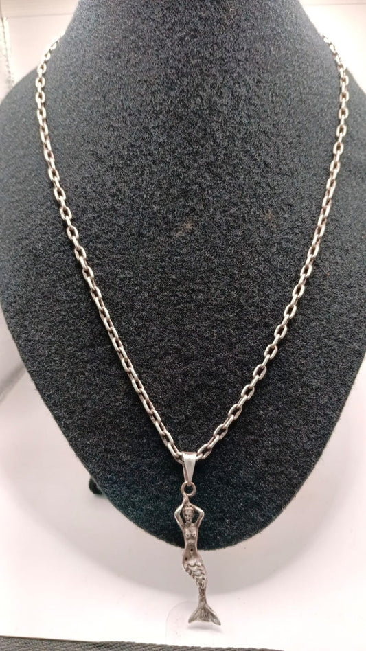 cadena de PLATA 925 con dije de sirena peso 27.7gr, usado