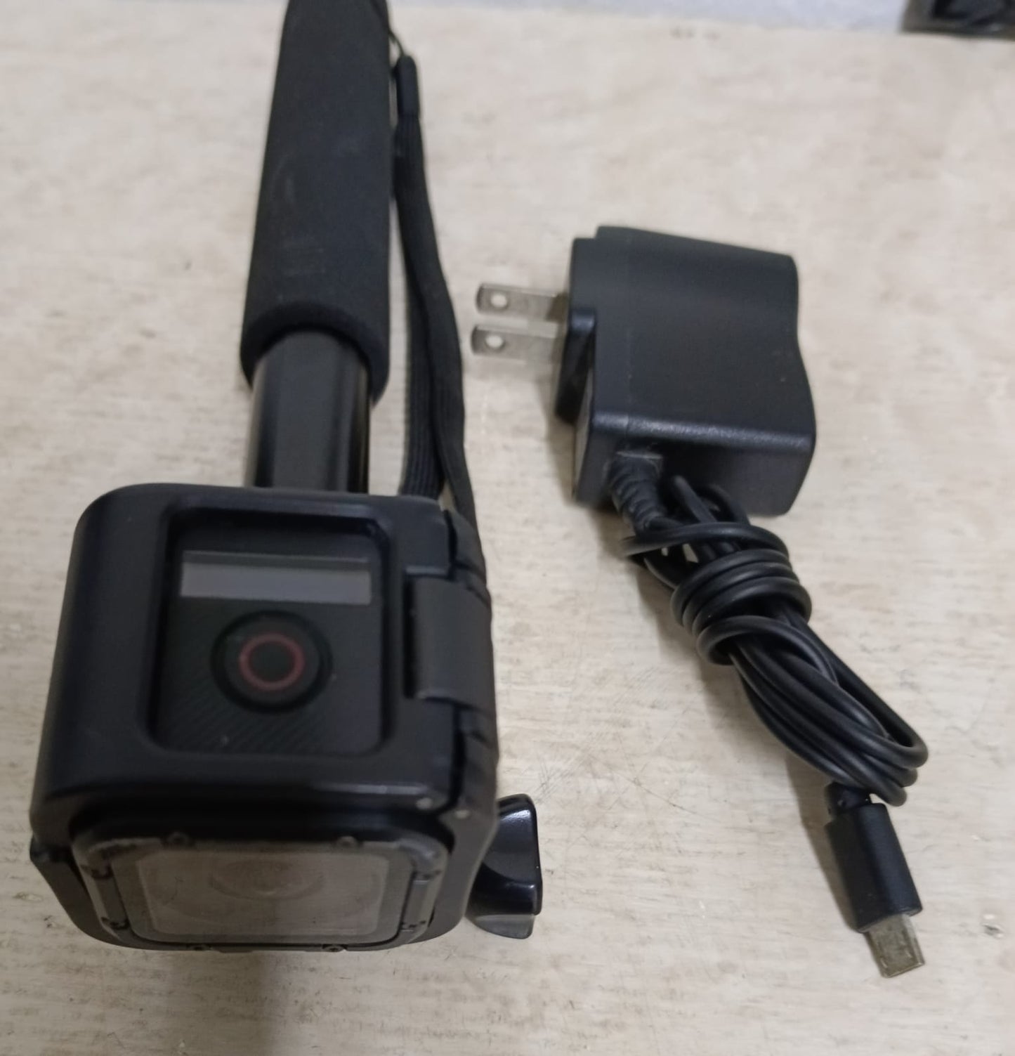 Camara GOPRO bea hero sensasion con cargador, usado