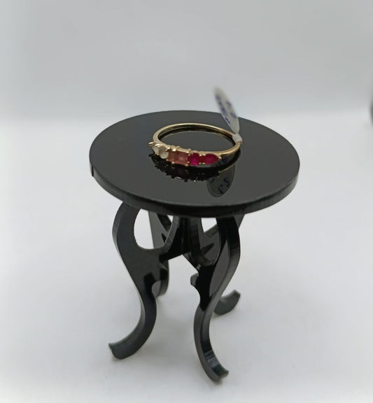 Anillo con sinteticos de color ORO 10k peso 1.2gr, usado