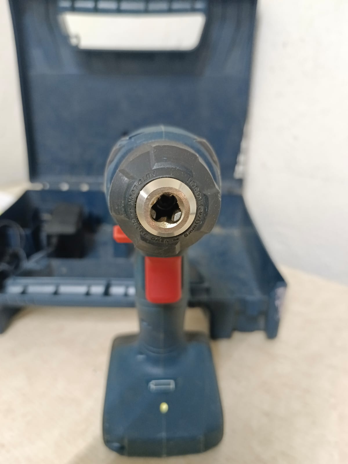 Taladro Inalambrico Bosch gsr-1000 en estuche, usado