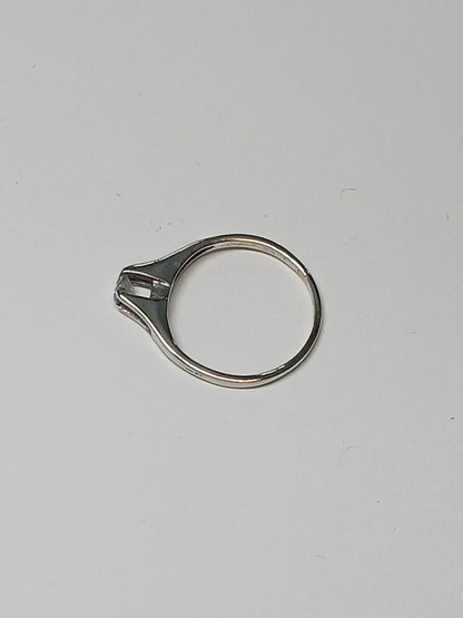Anillo Solitario de Oro Blanco – Talla 6 | 1.4 g
