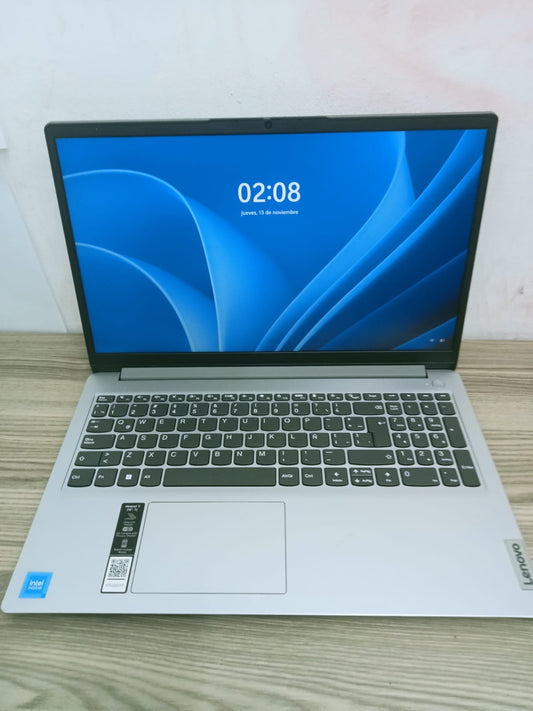 Laptop Lenovo IdeaPad con 8 GB RAM + 256 GB SSD usada