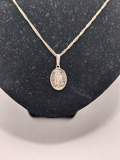 Collar con dije de virgen PLATA 925 peso 6gr, usado