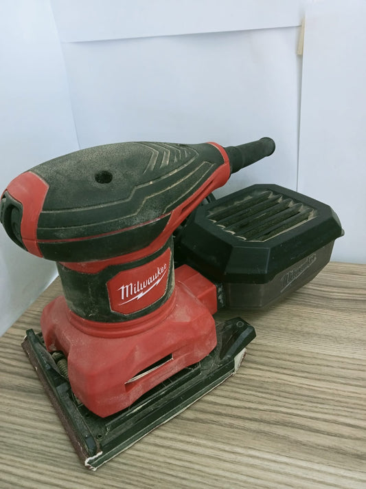 🛠️ Lijadora Milwaukee / 6033-21