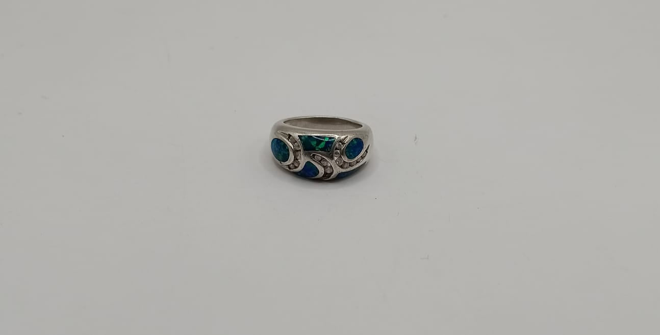 Anillo con sinteticos PLATA 925 peso 7.7gr, usado