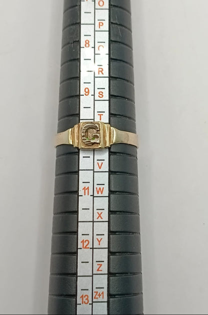 Anillo con letra G ORO 10K peso 1.6gr, usado