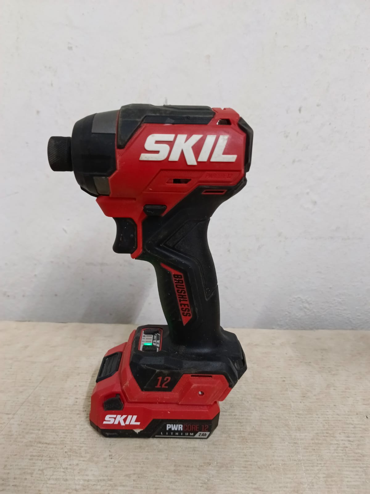 Kit de taladros inalambricos SKIL id679a0, usado