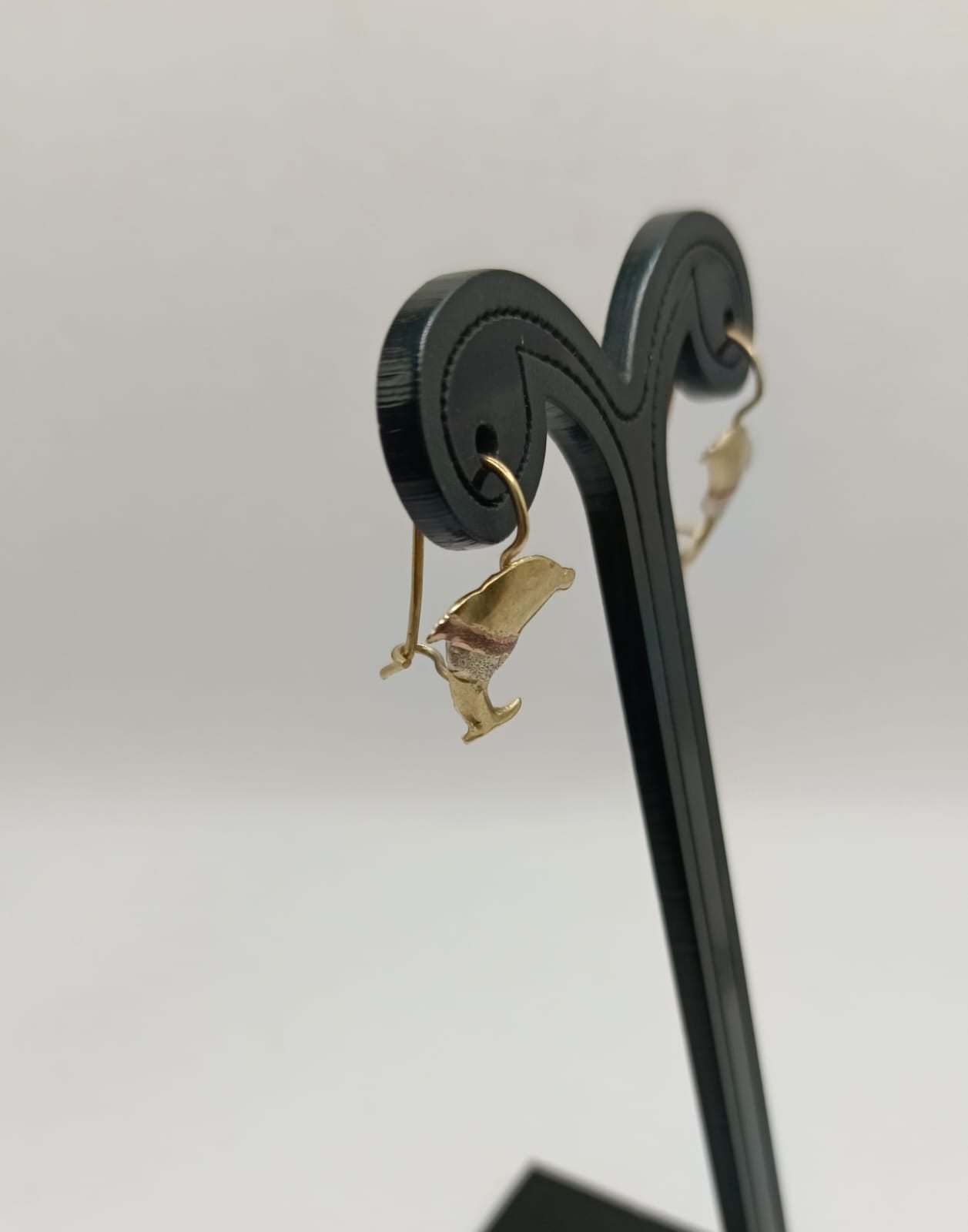 Aretes delfin ORO 10k peso 1.3gr, usado