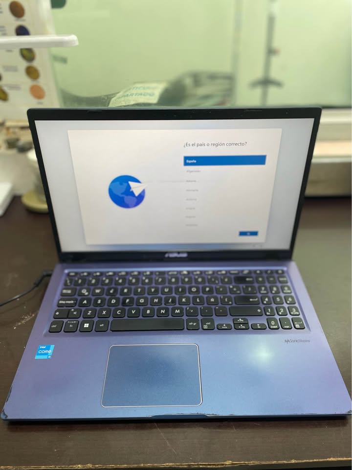 Laptop ASUS Intel Core i3 11.ª Generación – 12 GB RAM y 1.14 TB de Almacenamiento-usado