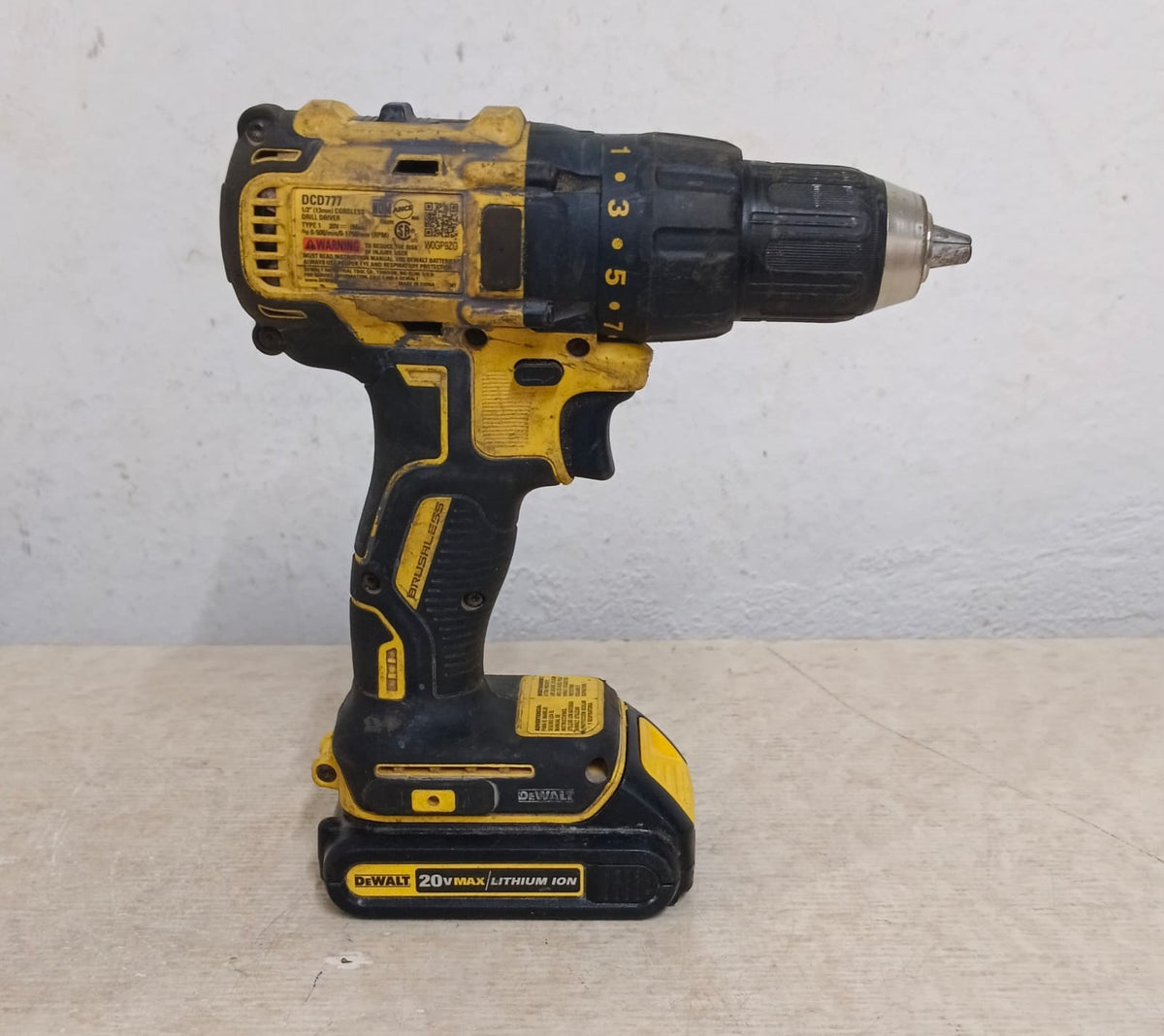 Taladro inalambrico DEWALT, usado