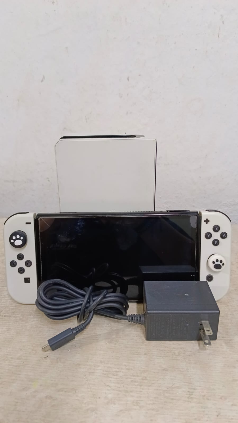 CONSOLA DE VIDEOJUEGOS ( INTENDO SWITCH ) CON ESTUCHE 3 JUEGOS FISICOS Y SU BLOCK