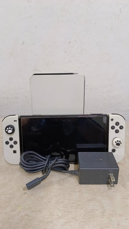 CONSOLA DE VIDEOJUEGOS ( INTENDO SWITCH ) CON ESTUCHE 3 JUEGOS FISICOS Y SU BLOCK