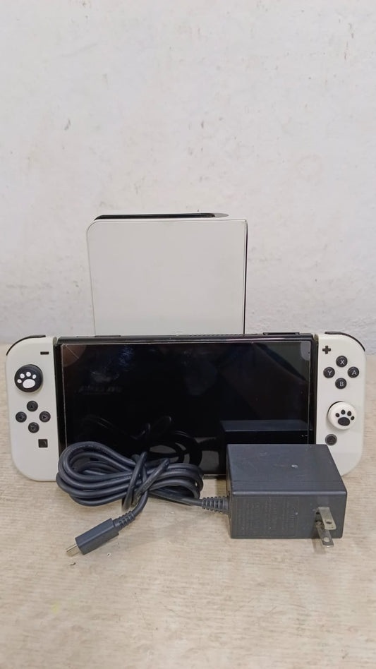 CONSOLA DE VIDEOJUEGOS ( INTENDO SWITCH ) CON ESTUCHE 3 JUEGOS FISICOS Y SU BLOCK