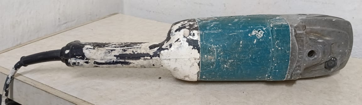 Esmeriladora MAKITA ga7024, usado