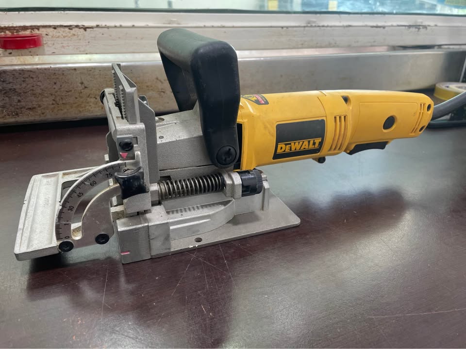 Ensambladora Dewalt DW682-USADO