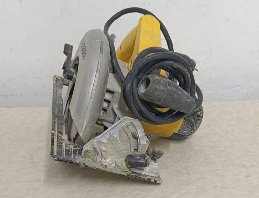Sierra Circular DEWALT dwe6421, usado