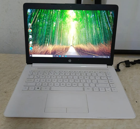 Laptop HP amd a4 57gb 4ram ssd con cargador, usado