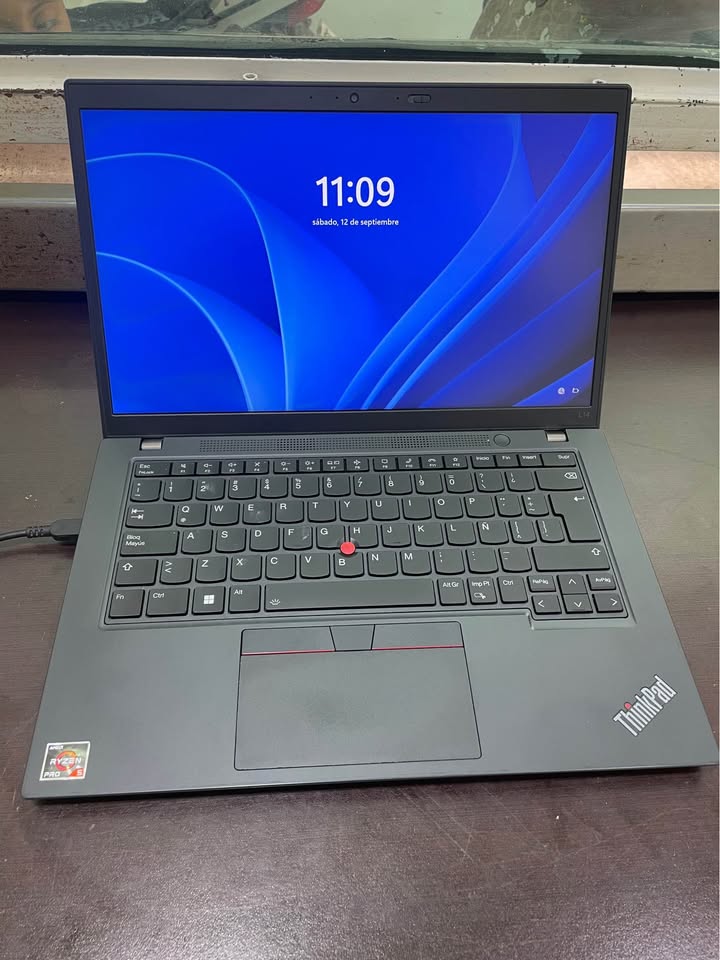 Laptop Lenovo Ryzen 5 Pro 16 RAM 477 gb-usado