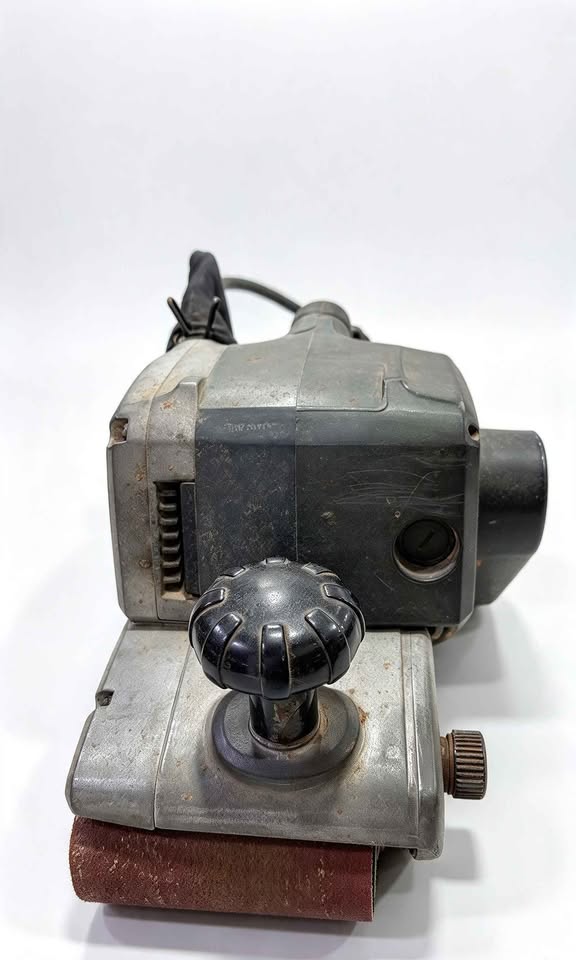 LIJADORA DE BANDA MAKITA 9400