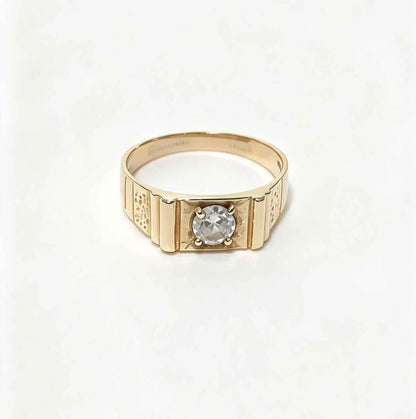 Oro anillo con piedra #8 10k 2.5g USADO