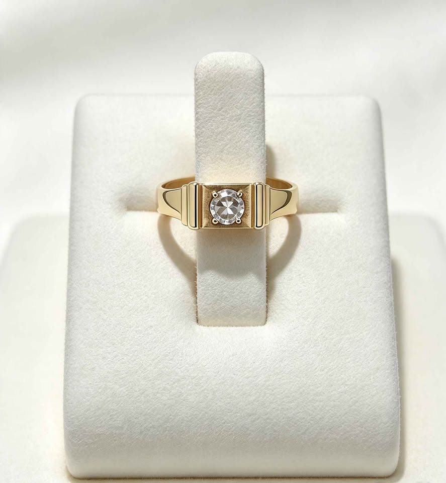 Oro anillo con piedra #8 10k 2.5g USADO