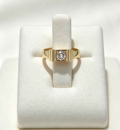 Oro anillo con piedra #8 10k 2.5g USADO
