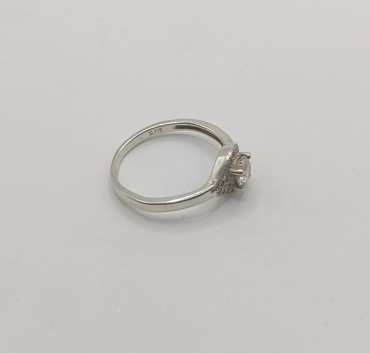Solitario PLATA  peso 2.1gr, usado