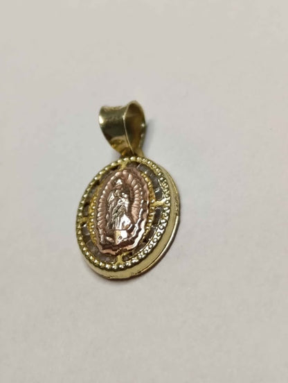 Oro medalla religiosa 10k 0.2g largo 1.5cm ancho 1cm USADA