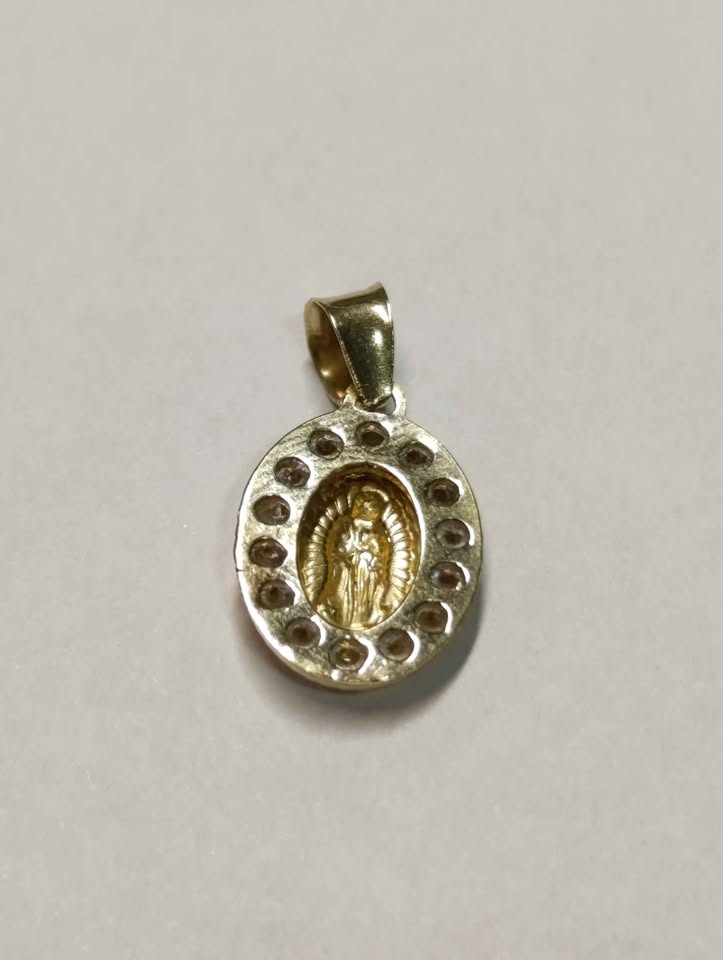 Oro medalla religiosa 10k 0.2g largo 1.5cm ancho 1cm USADA