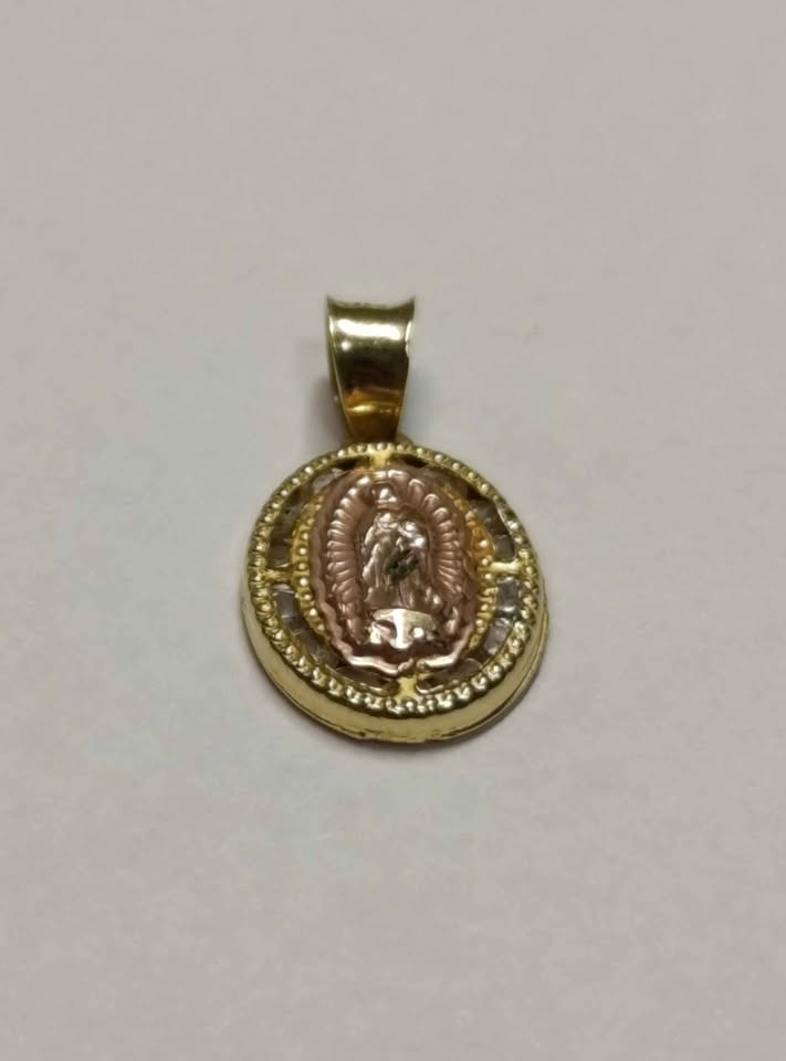 Oro medalla religiosa 10k 0.2g largo 1.5cm ancho 1cm USADA