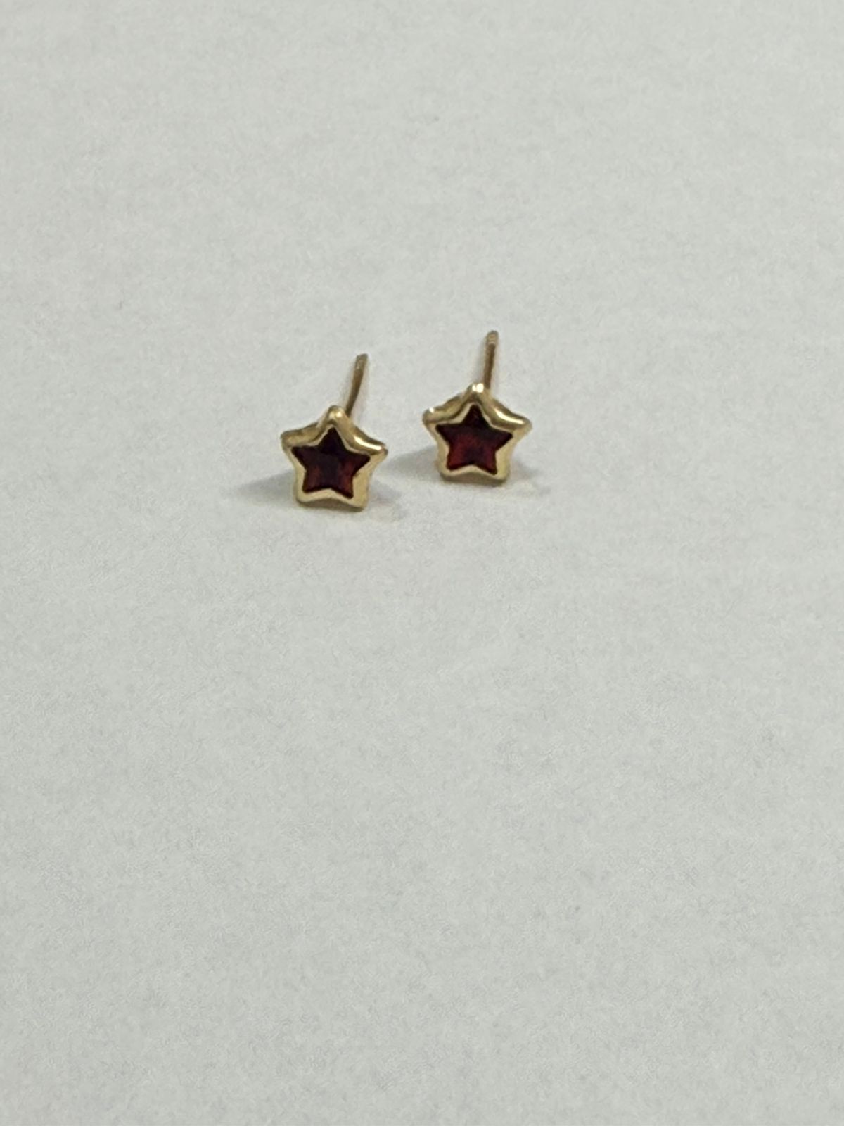 PAR DE BROQUELES DISEÑO ESTRELLA EN ORO DE 10 K