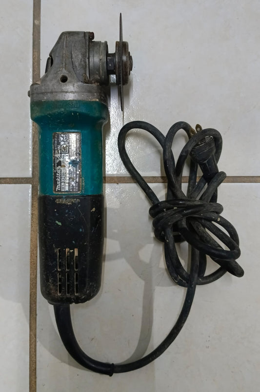 Esmeril Angular Makita 9545NB usado