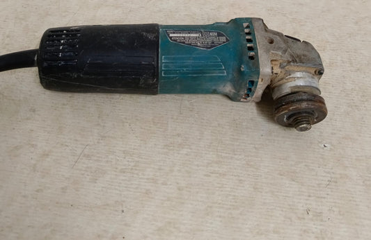 Mini esmeril MAKITA 9557hp sin disco, usado