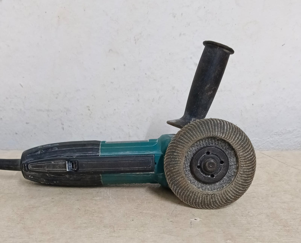 Esmeril MAKITA ga4354, usado